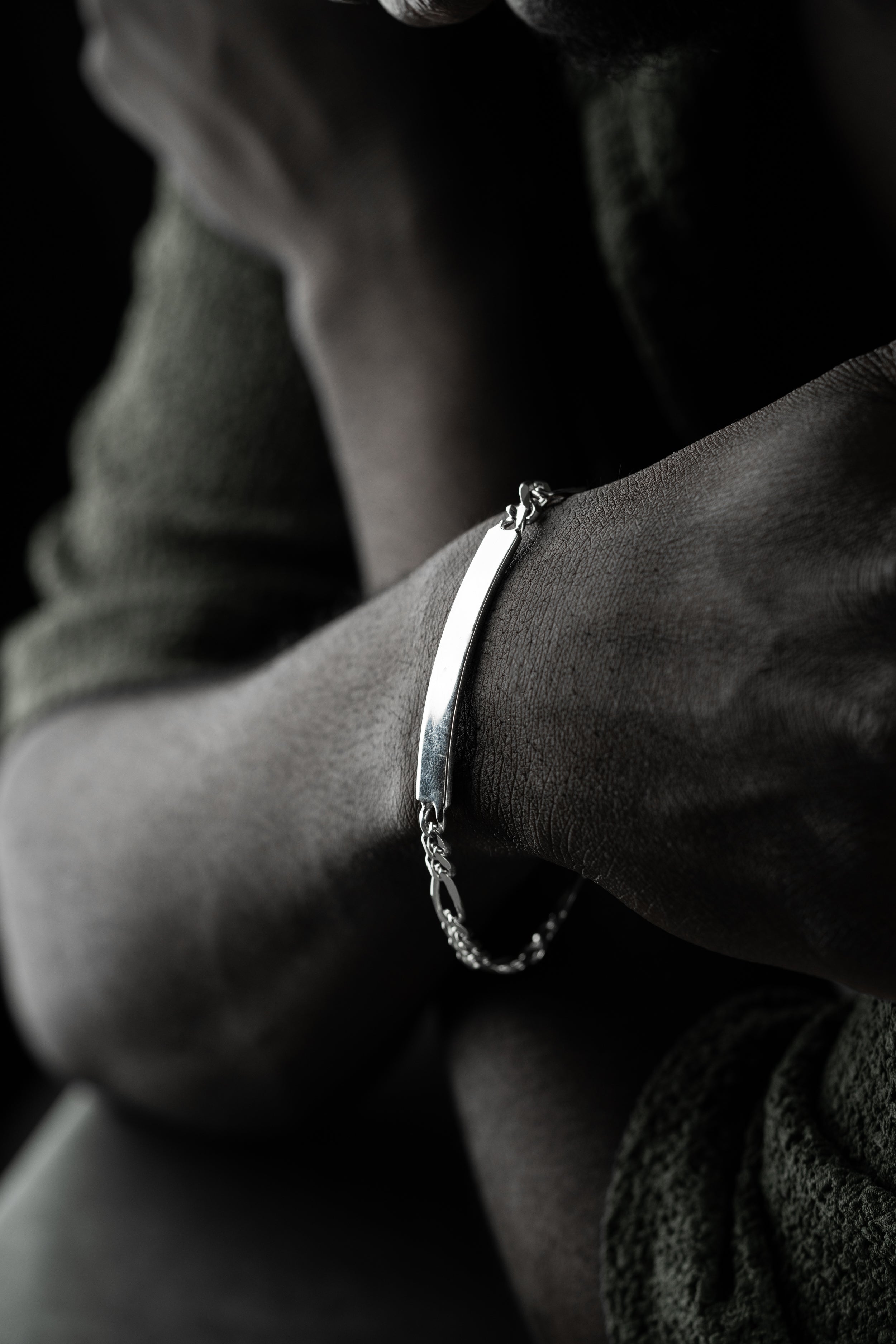 STORT FIGARO ARMBAND MED GRAVER | 925 SILVER