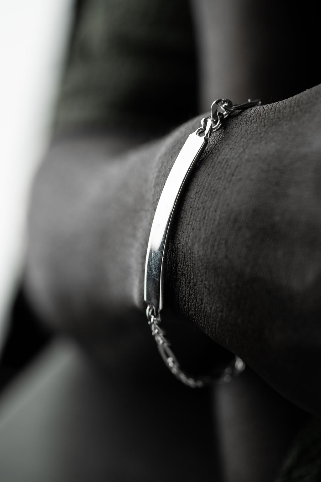 STORT FIGARO ARMBAND MED GRAVER | 925 SILVER