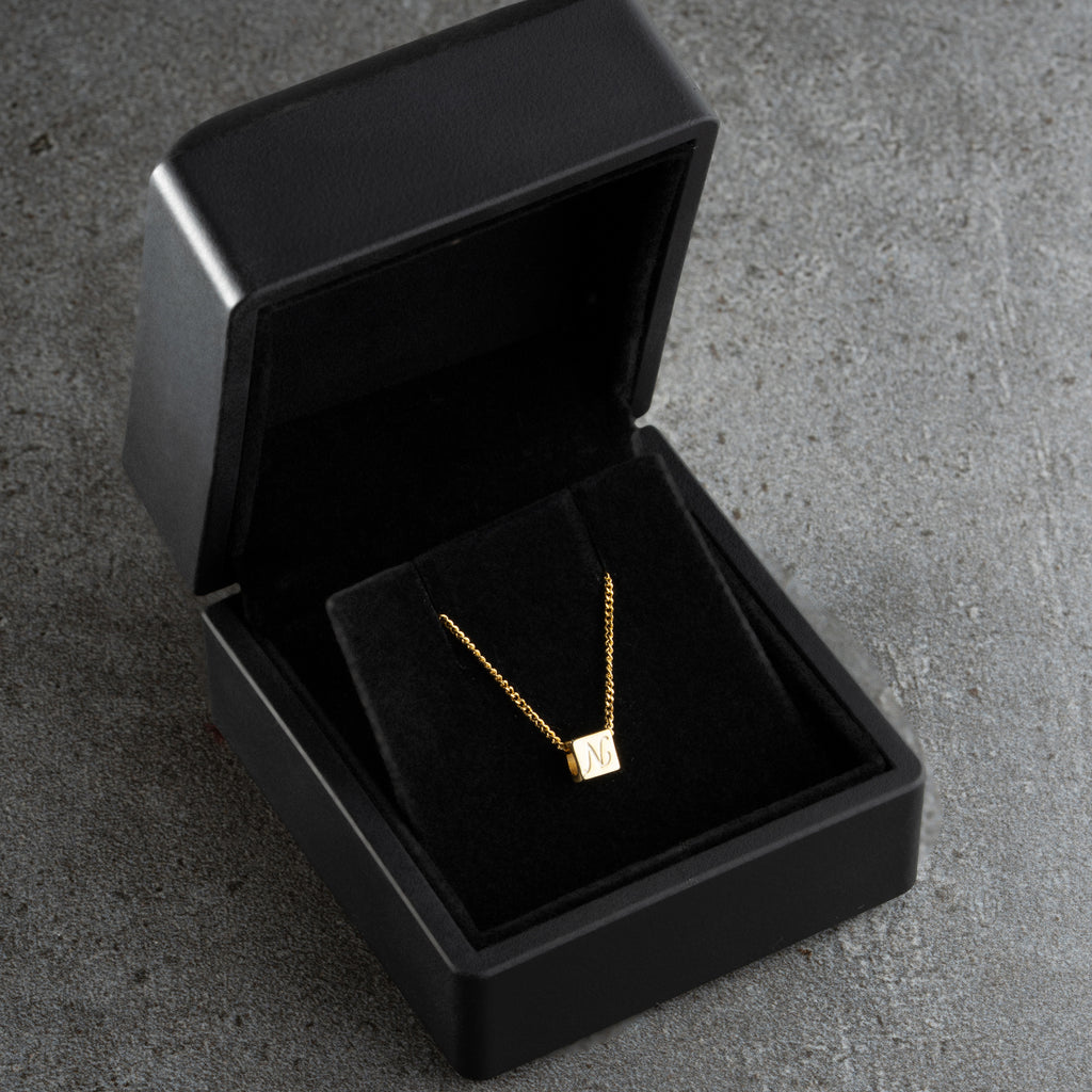 TÄRNINGBOKSTAV KRAGE | 925 SILVER