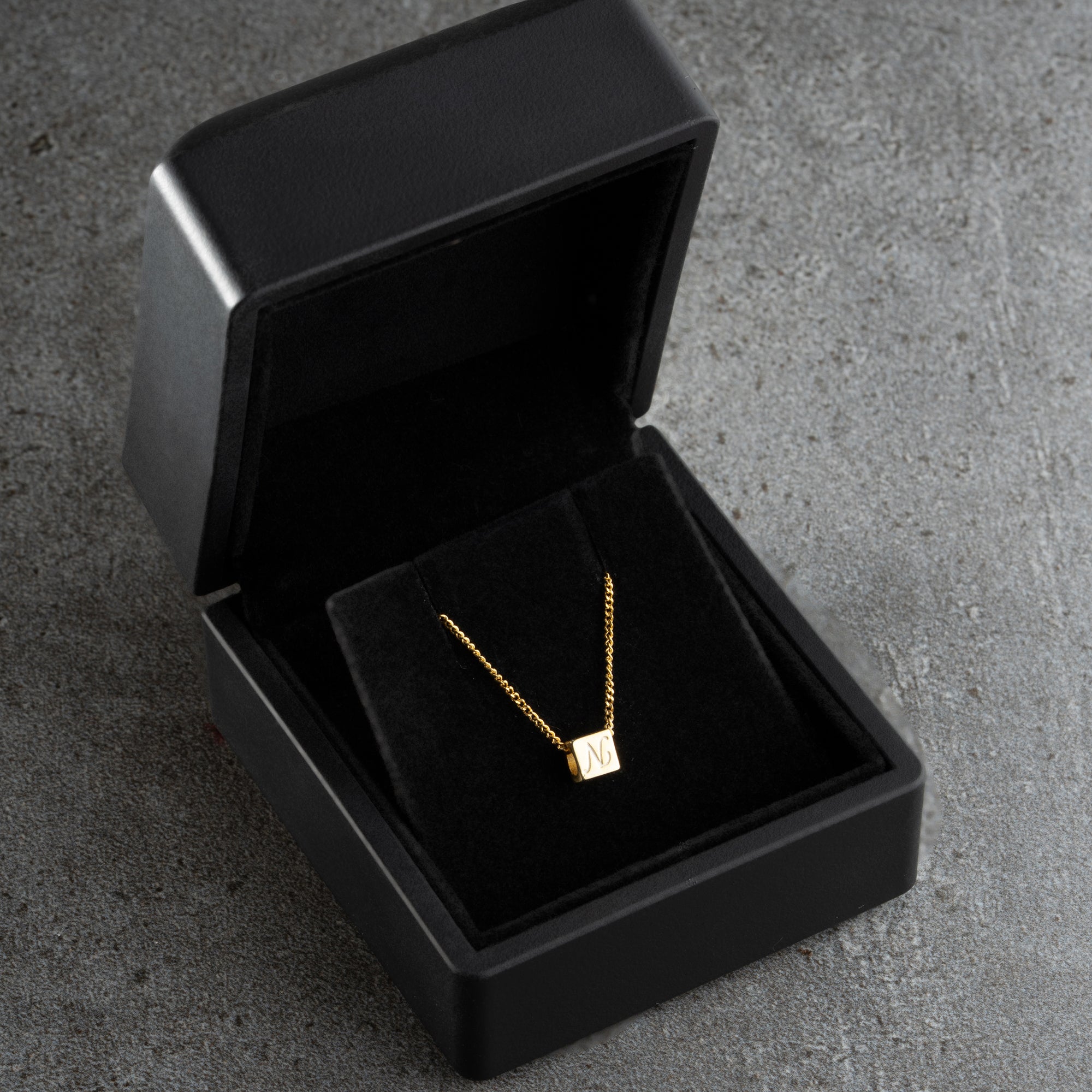 TÄRNINGBOKSTAV KRAGE | 925 SILVER