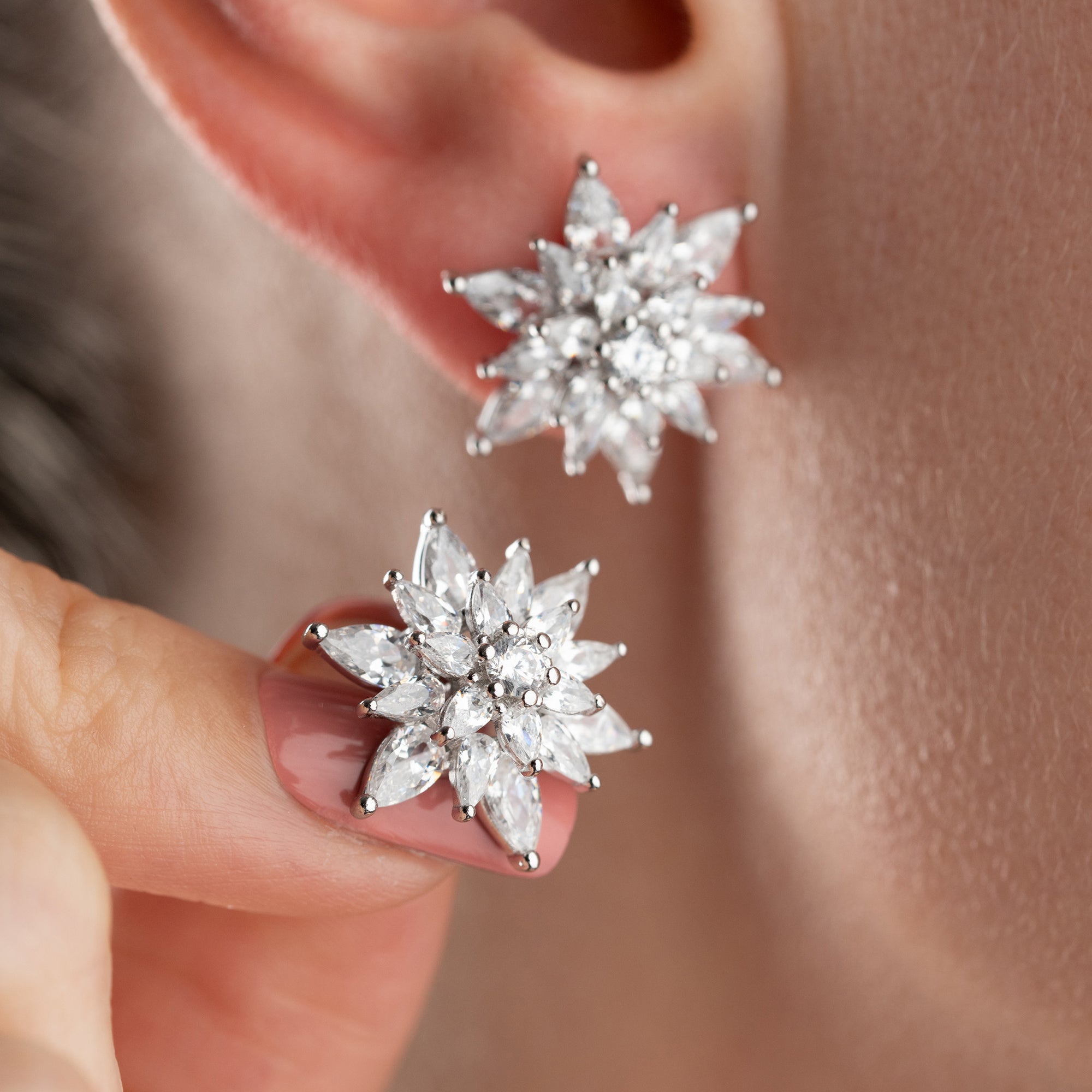 GRACE LOTUS ÖRHÄNGEN | 925 SILVER