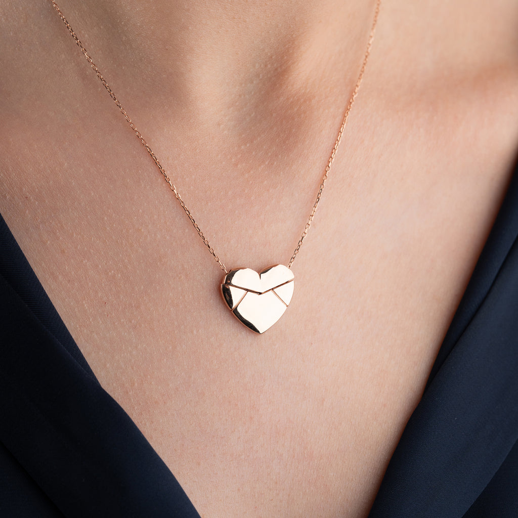 KRAGE MED HJÄRTAGRAVER | 925 SILVER