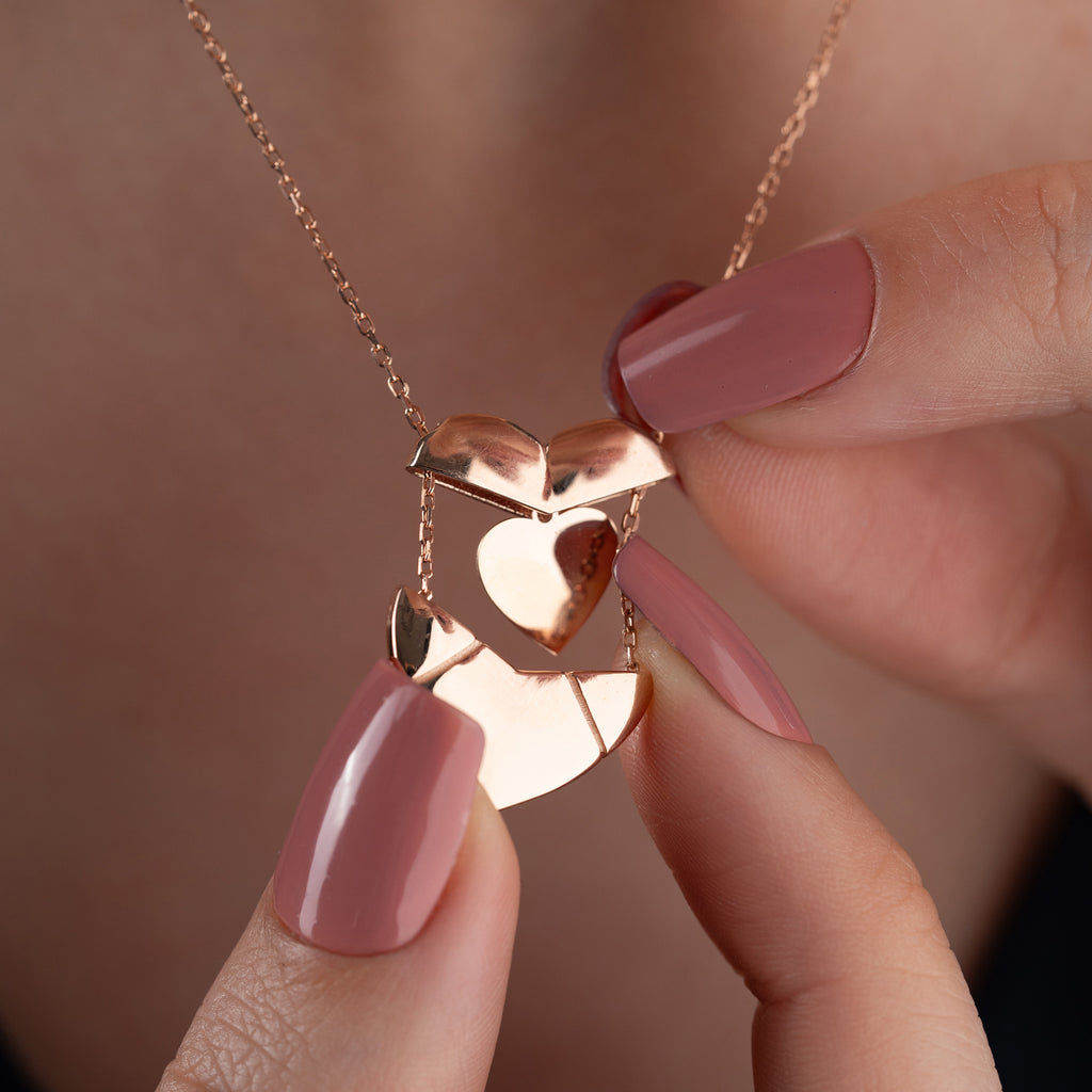 KRAGE MED HJÄRTAGRAVER | 925 SILVER