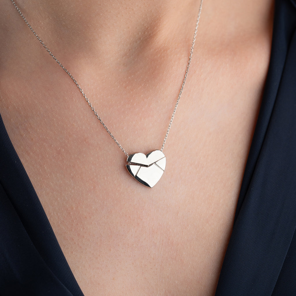 KRAGE MED HJÄRTAGRAVER | 925 SILVER