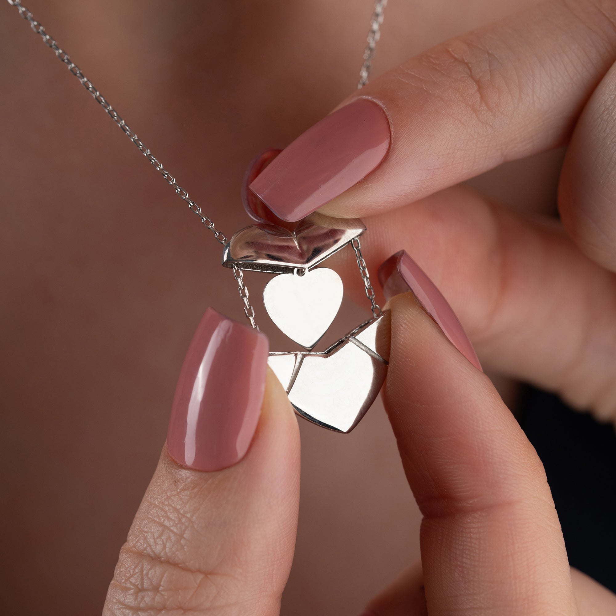 KRAGE MED HJÄRTAGRAVER | 925 SILVER