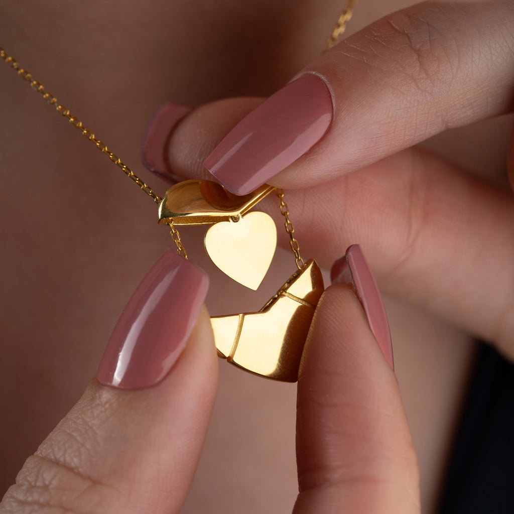 KRAGE MED HJÄRTAGRAVER | 925 SILVER