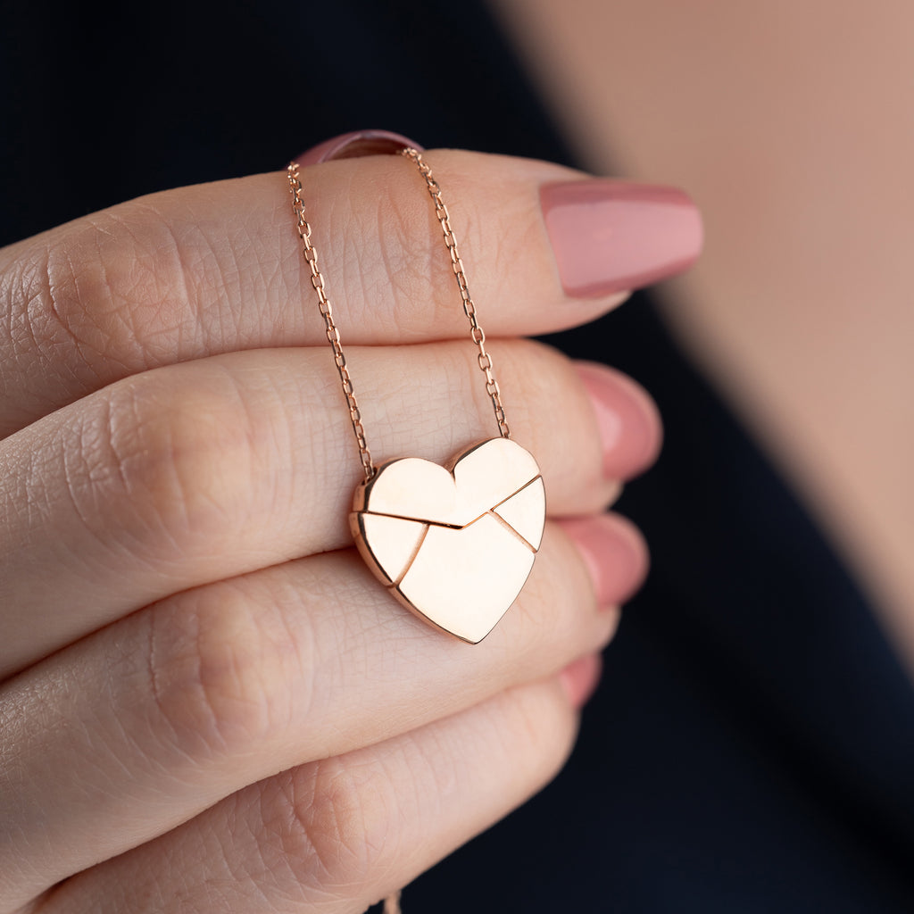 KRAGE MED HJÄRTAGRAVER | 925 SILVER