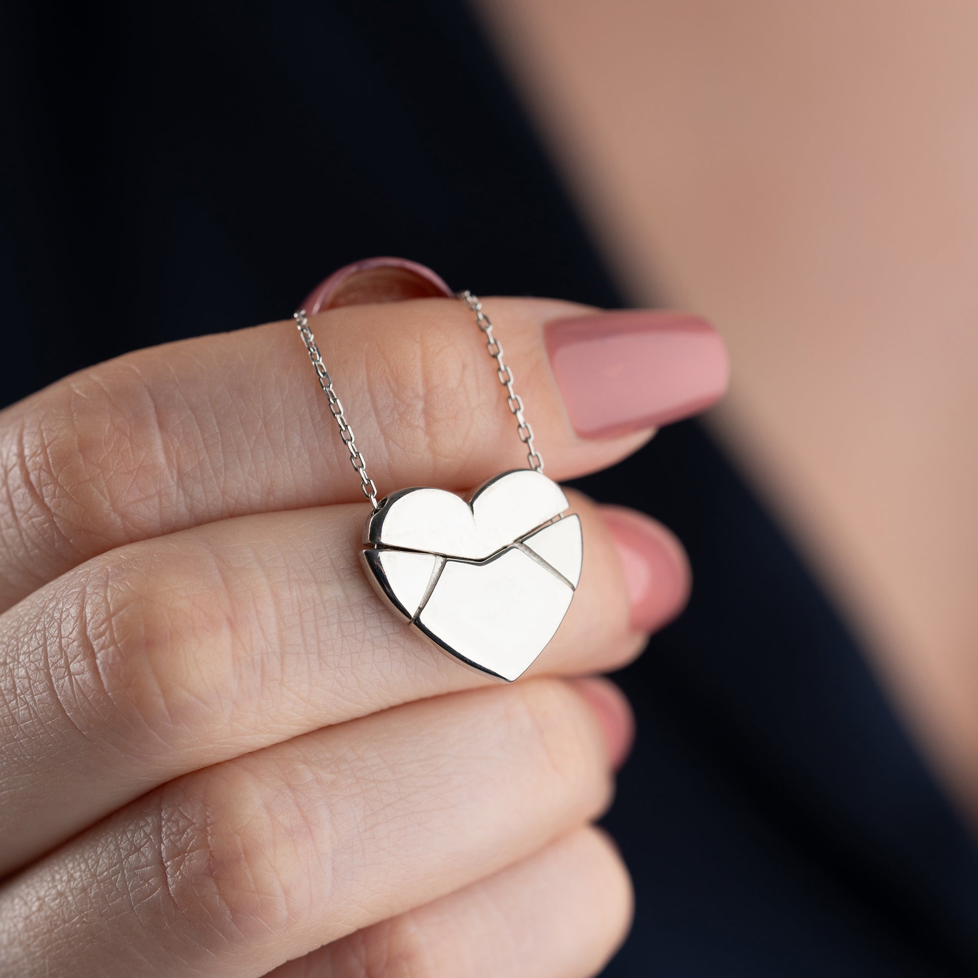 KRAGE MED HJÄRTAGRAVER | 925 SILVER