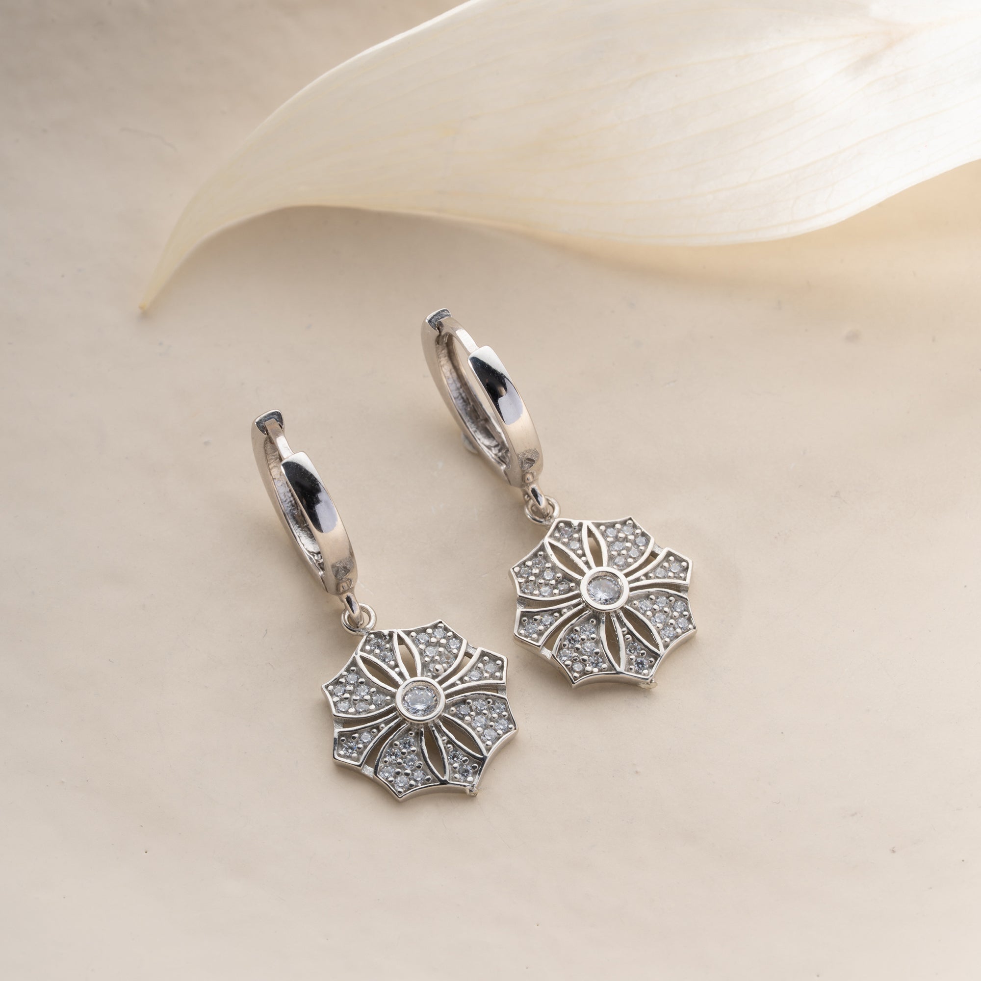 PARVATI ÖRHÄNGEN | 925 SILVER