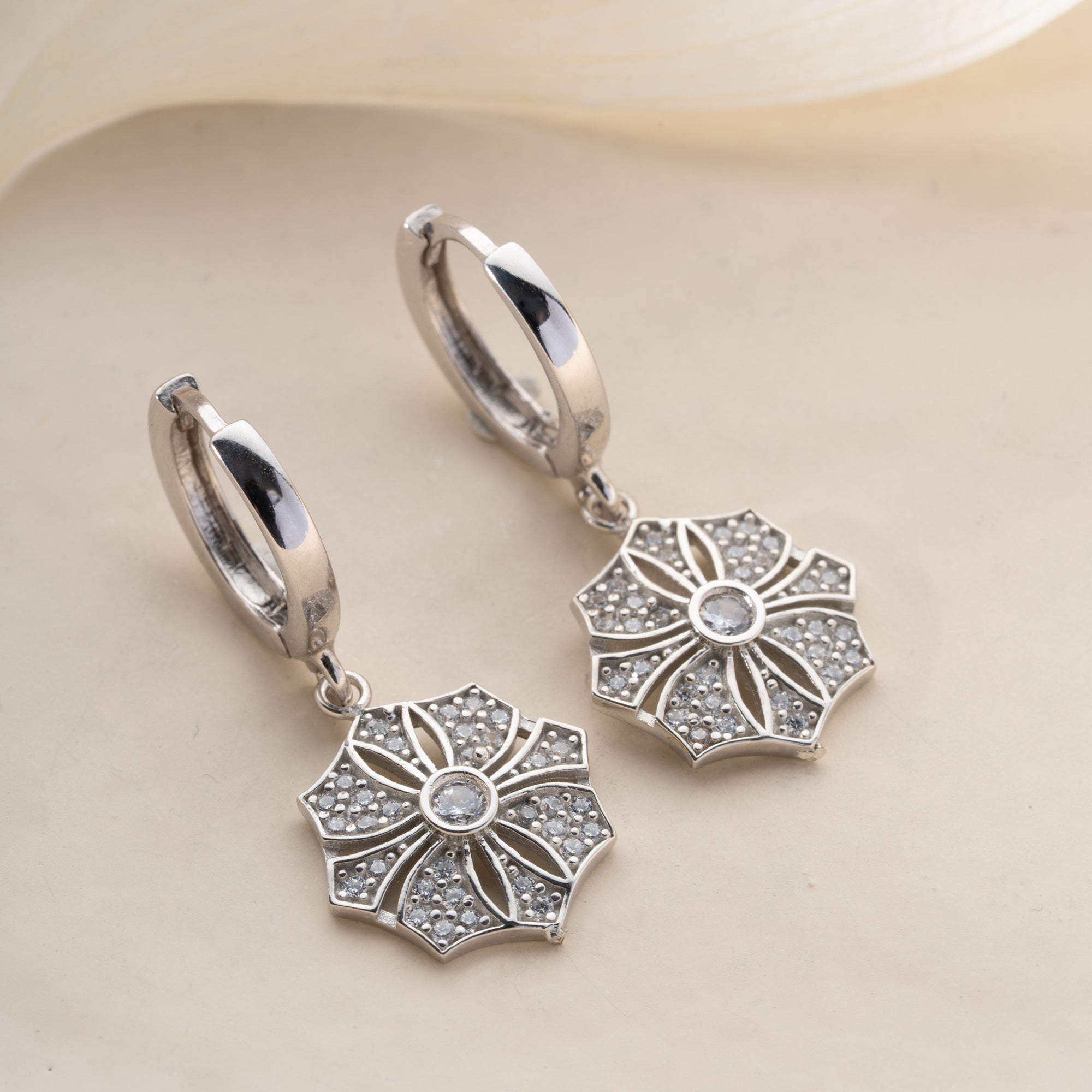 PARVATI ÖRHÄNGEN | 925 SILVER