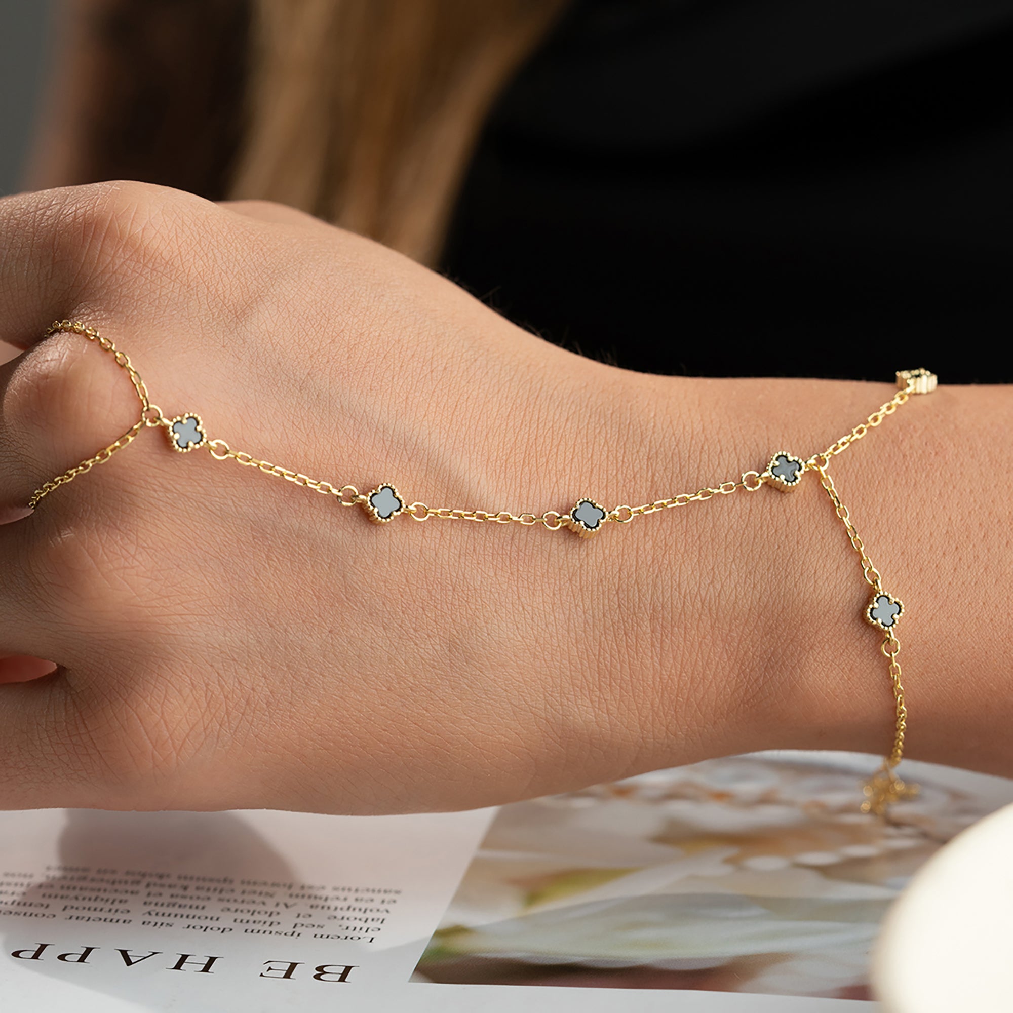 MINI KLÖVER SVART HANDKEDJA | 925 SILVER