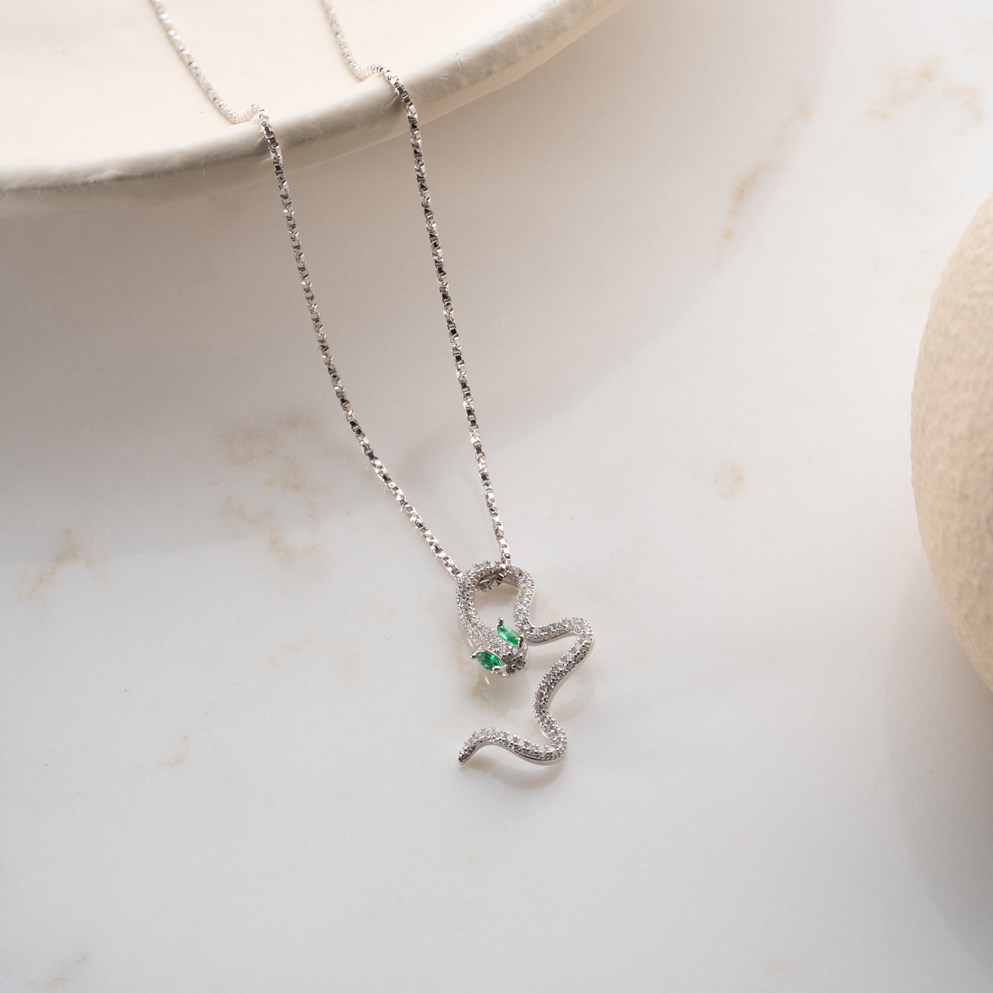 GRÖNT ORMHALSHALSBRÅD | 925 SILVER