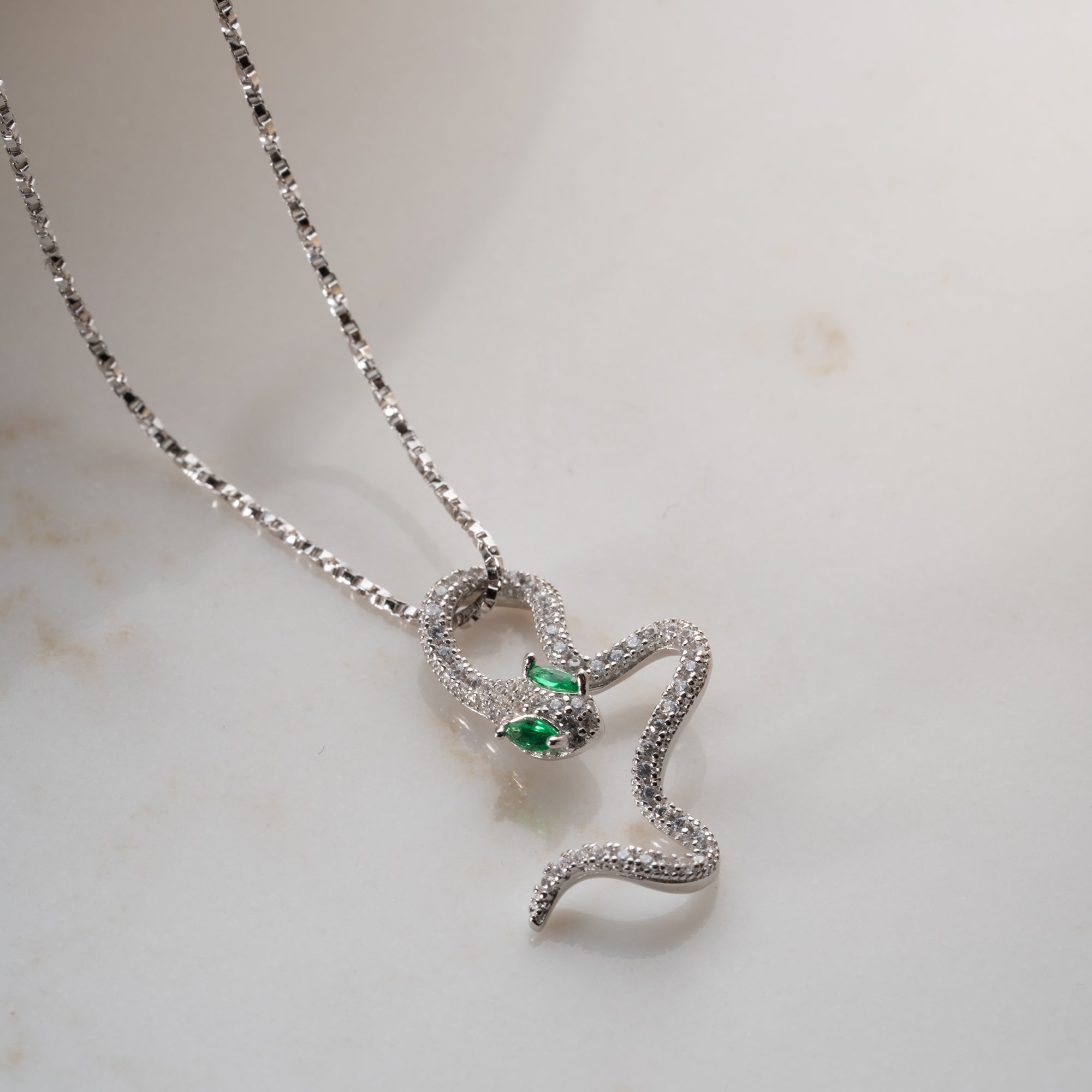 GRÖNT ORMHALSHALSBRÅD | 925 SILVER