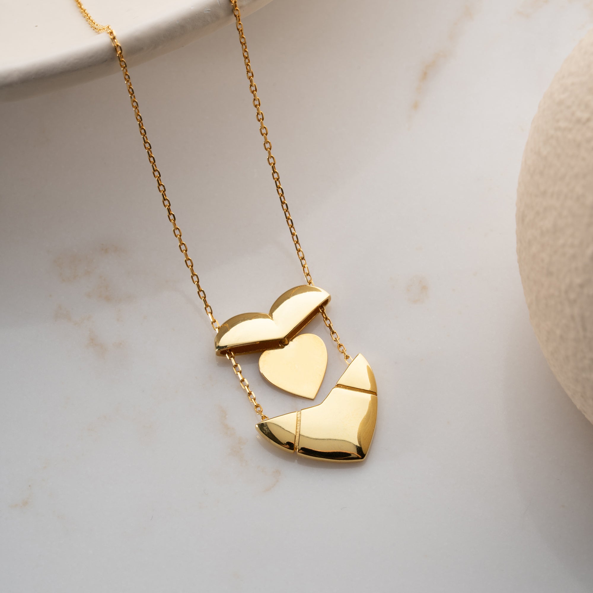 KRAGE MED HJÄRTAGRAVER | 925 SILVER