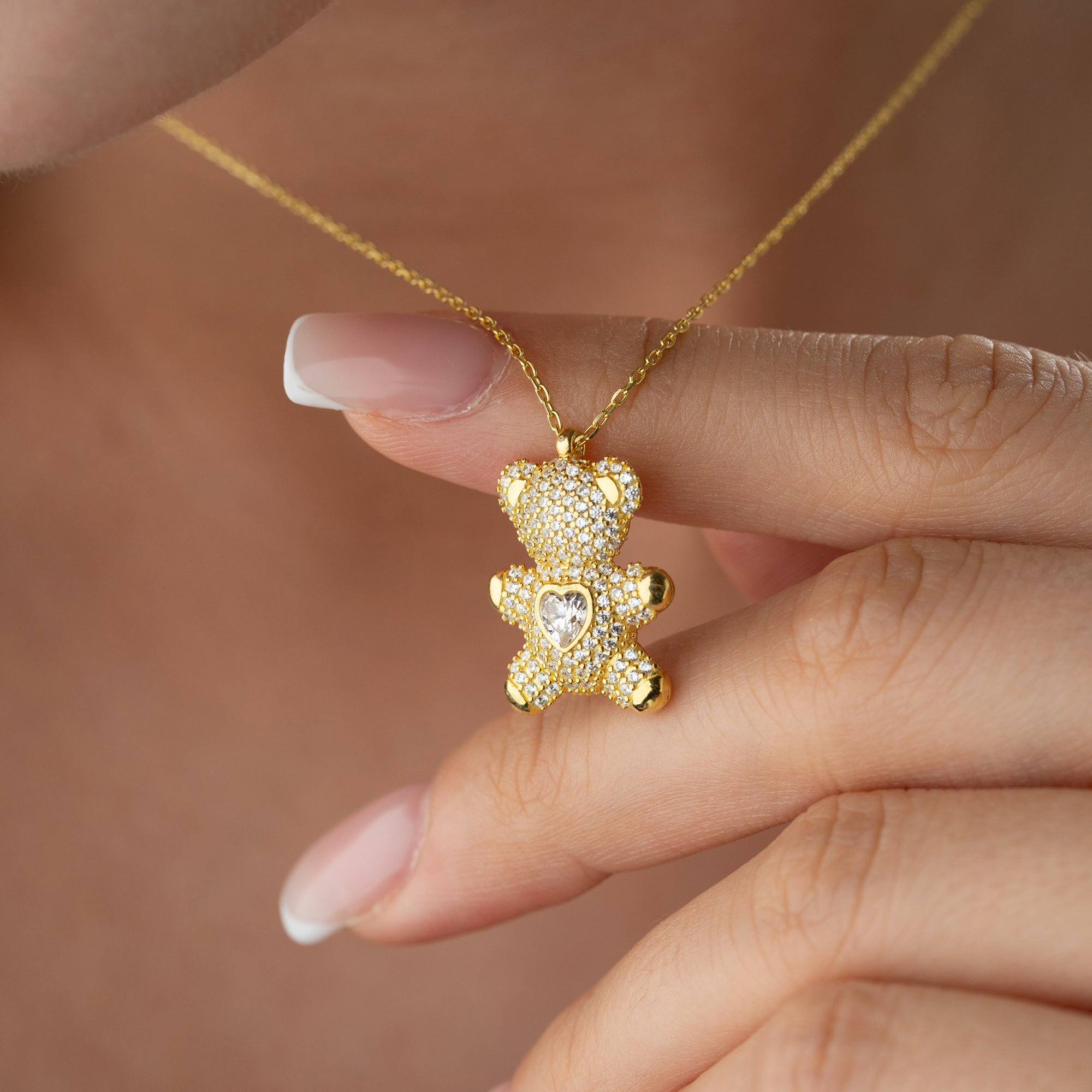 HALSBJÖRSNALLE MED HJÄRTSTEN | 925 SILVER 