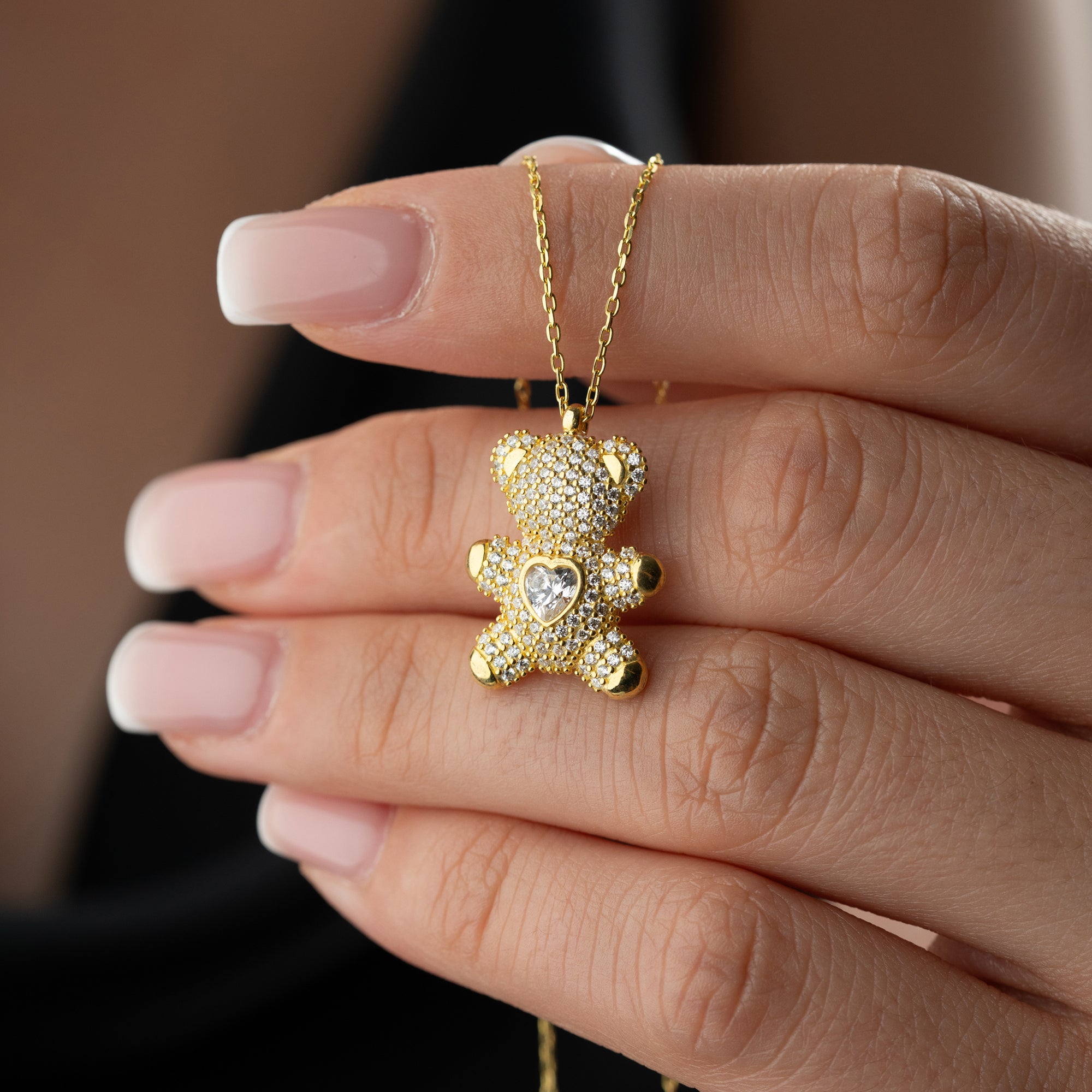 HALSBJÖRSNALLE MED HJÄRTSTEN | 925 SILVER 