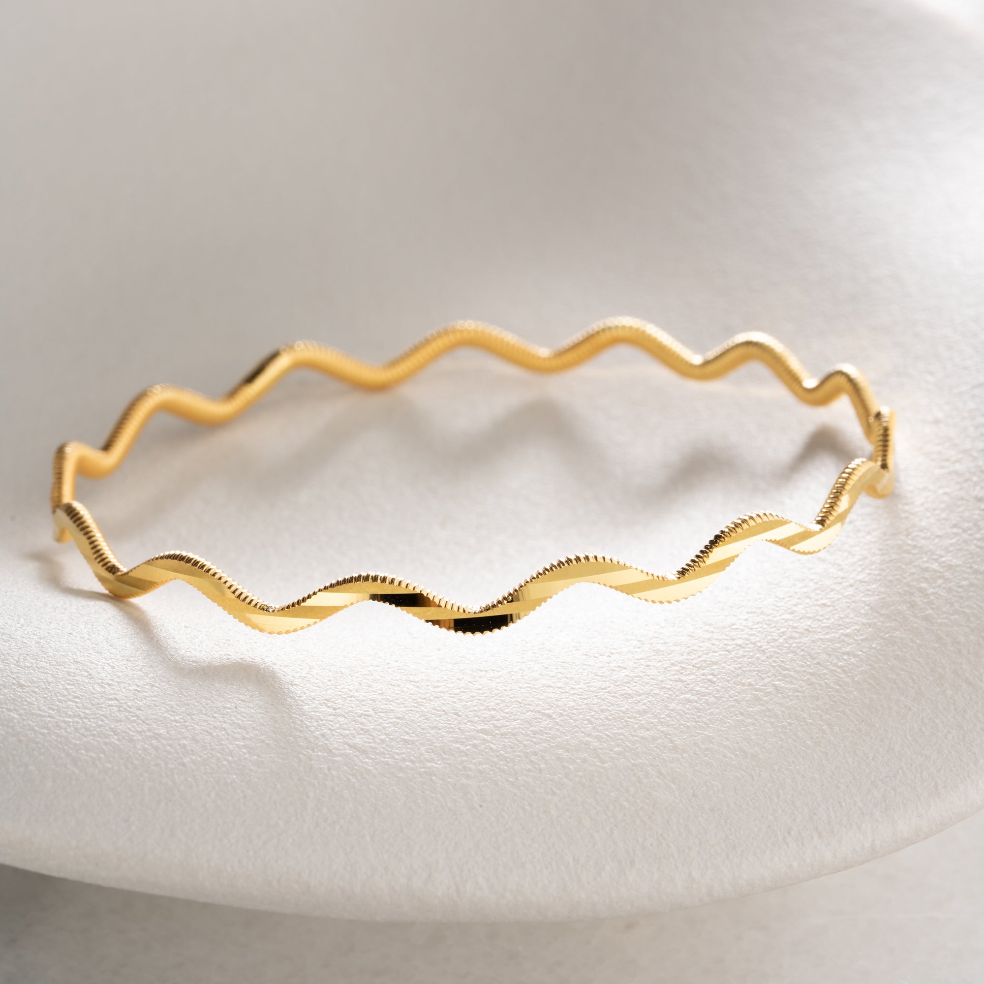 VÅGFORMAD ARMRING | 925 SILVER
