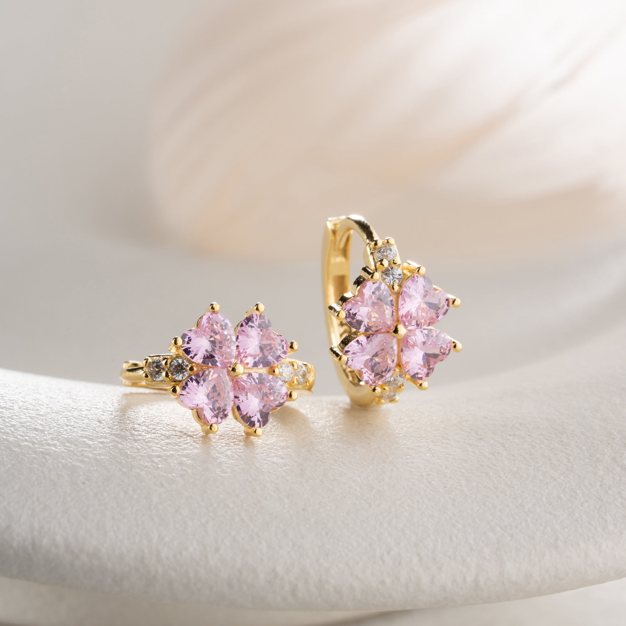 MINIMALISTISKA BLOMÖRHÄNGEN MED ROSA ZIRKON | 925 SILVER