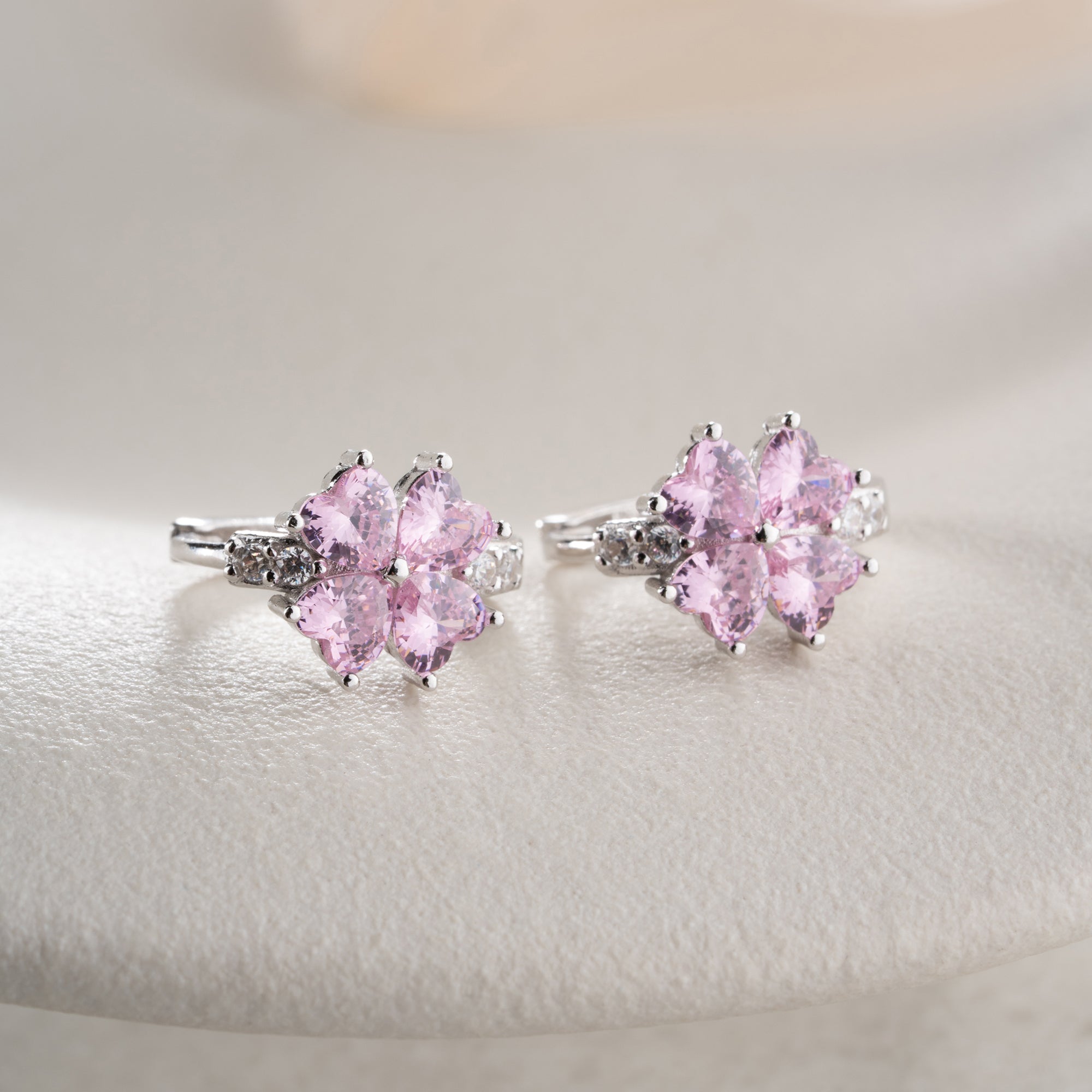 MINIMALISTISKA BLOMÖRHÄNGEN MED ROSA ZIRKON | 925 SILVER