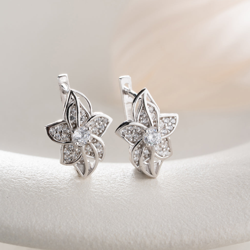 MINIMALISTISKA BLOMÖRHÄNGEN MED ZIRKON | 925 SILVER