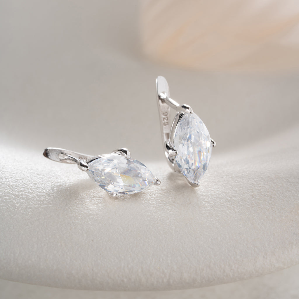 MINIMALISTISKA MARQUISÖRHÄNGEN MED ZIRKON | 925 SILVER