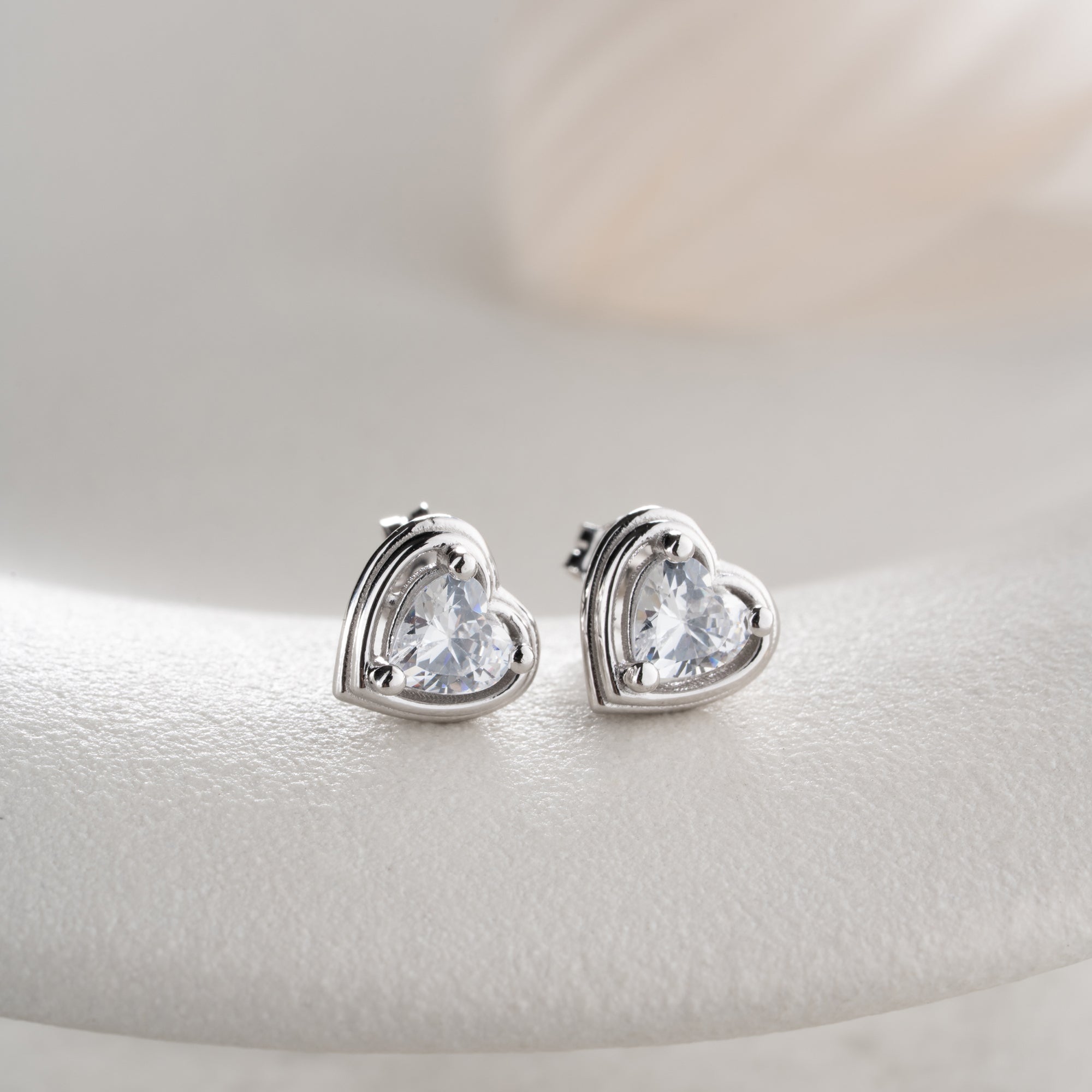 MINIMALISTISKA HJÄRTÖRHÄNGEN | 925 SILVER