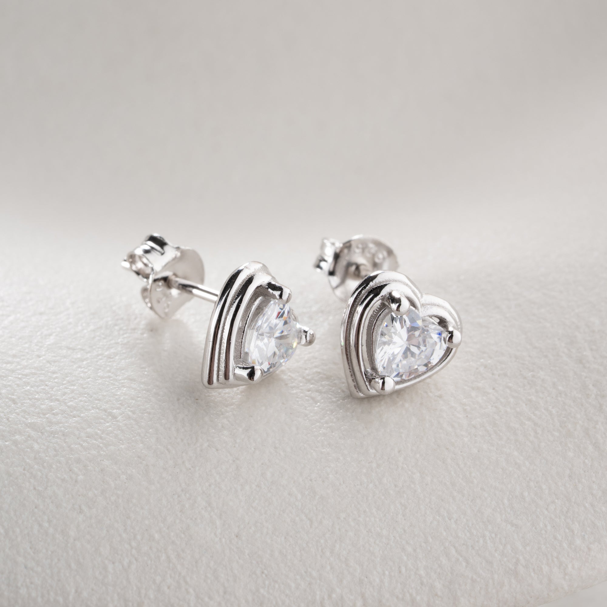 MINIMALISTISKA HJÄRTÖRHÄNGEN | 925 SILVER