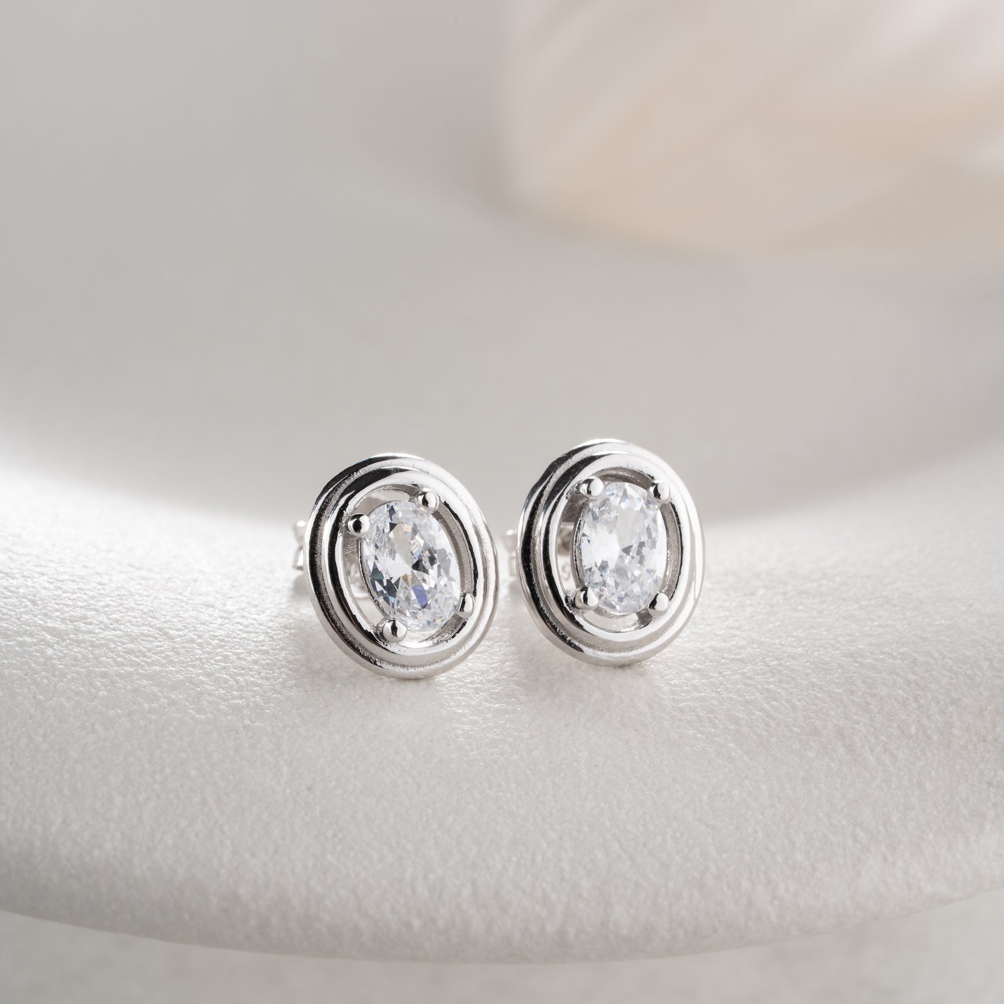 MINIMALISTISKA OVALA ÖRHÄNGEN | 925 SILVER
