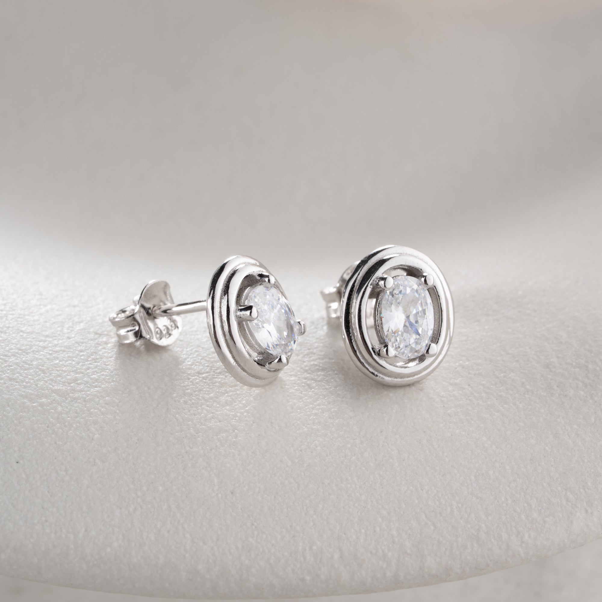 MINIMALISTISKA OVALA ÖRHÄNGEN | 925 SILVER