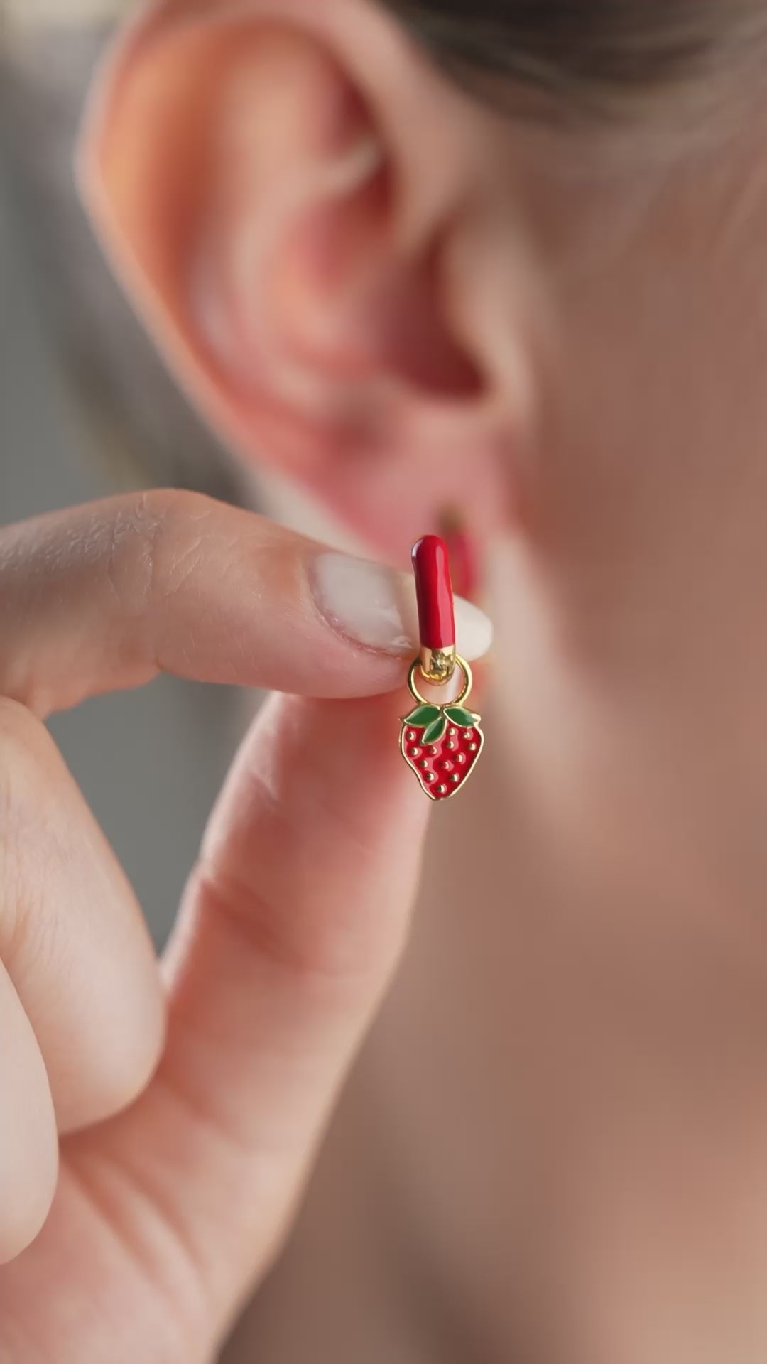 BARNENS JORDGUBBÖRHÄNGEN | 925 SILVER